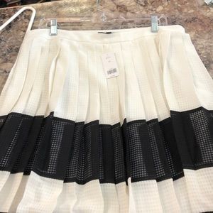 NWT blk wht pleated SKIRT 14, lined, open weave